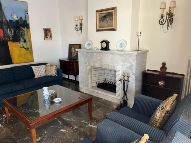 Spacious And Sunny Appartment In Cholargos Athènes Extérieur photo