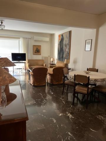 Spacious And Sunny Appartment In Cholargos Athènes Extérieur photo